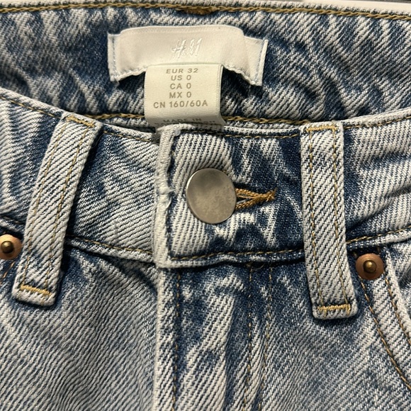 H&M JEANS WITH SLIT ON HEM - Picture 11 of 12